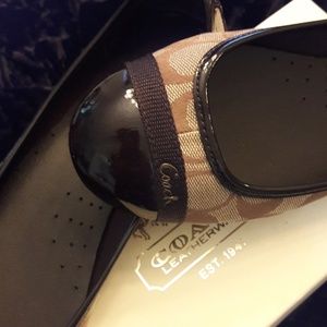 Authentic Coach flats EUC size 7m with box